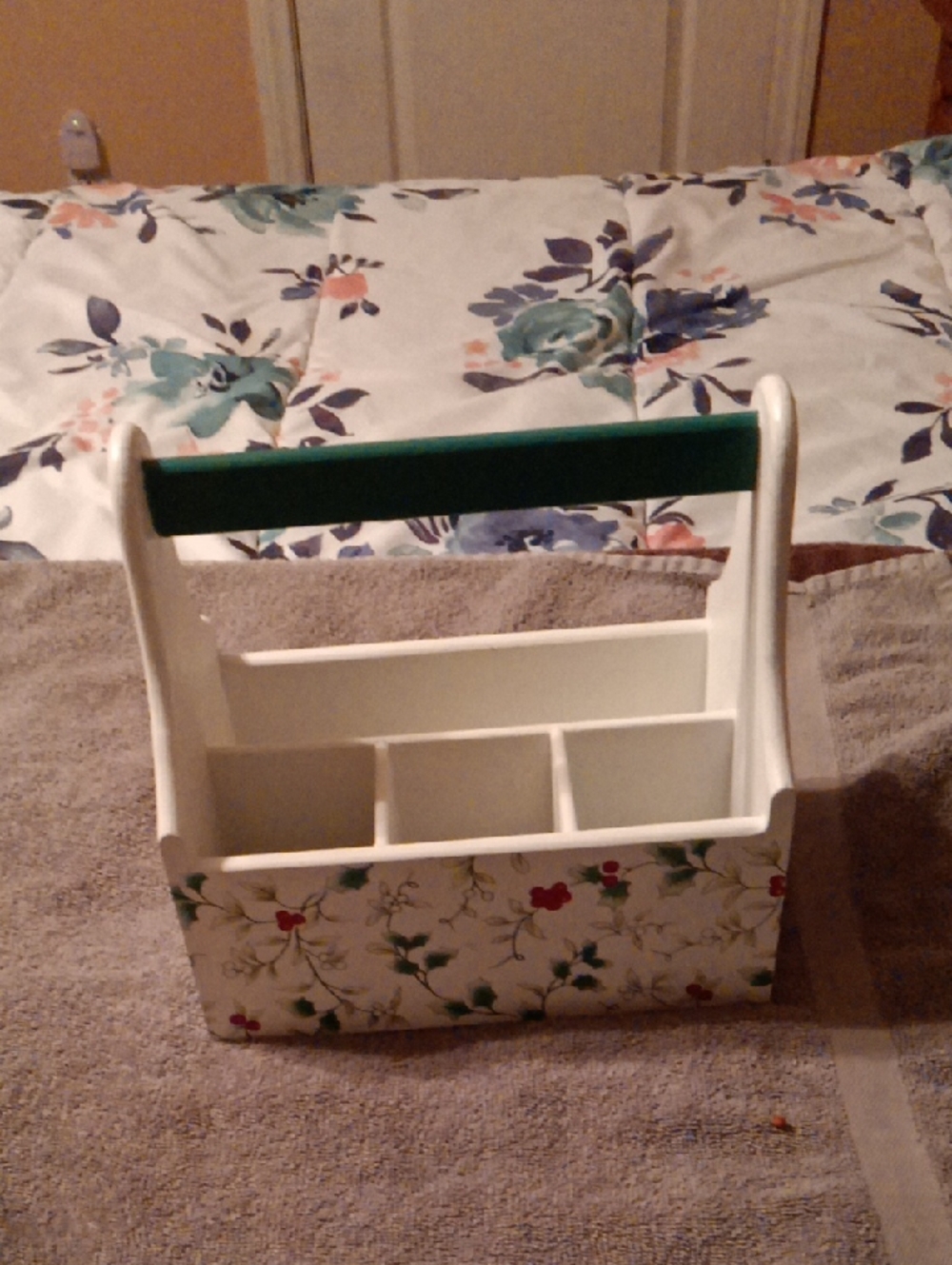 Pfaltzgraff White Floral Wooden Box with Multicolor Flower Top